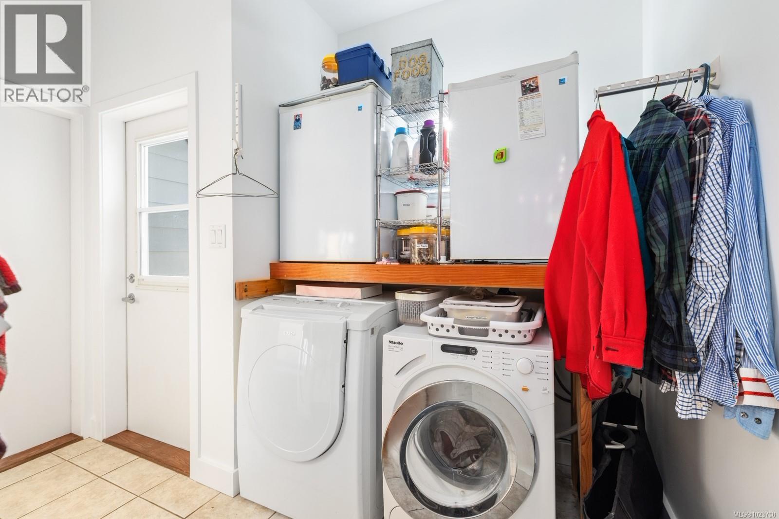 2598 Kinnoull Cres, Mill Bay