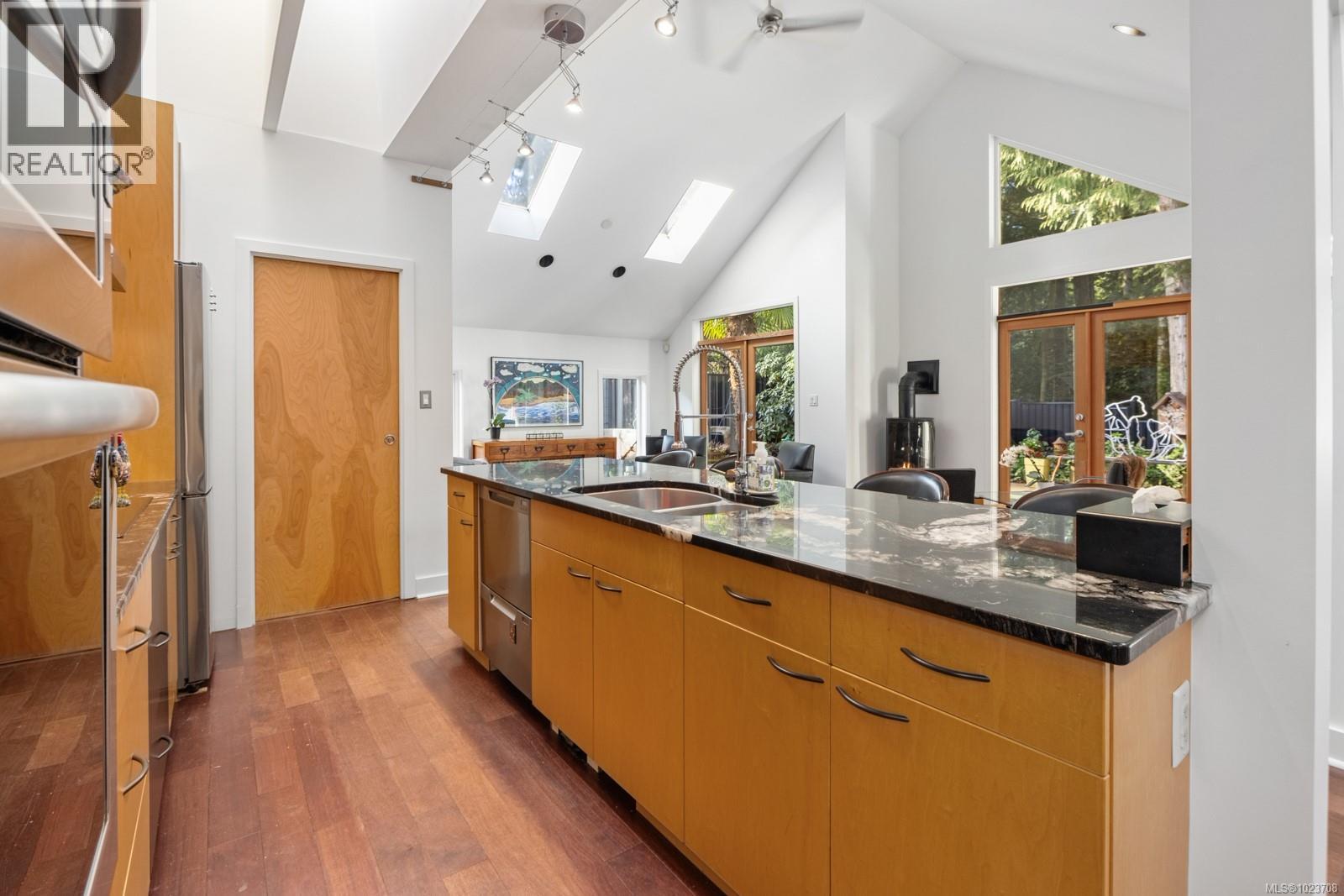 2598 Kinnoull Cres, Mill Bay