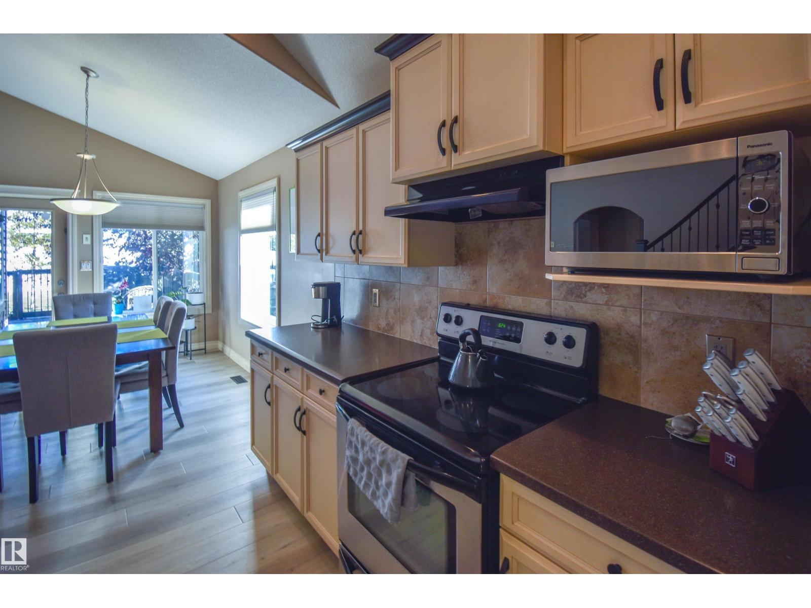 
          62 Linkside BV
            <br/>
            <span>Spruce Grove</span>
            , 
            <span>AB</span>
             <span>T7X4A6</span>
         - Photo 20