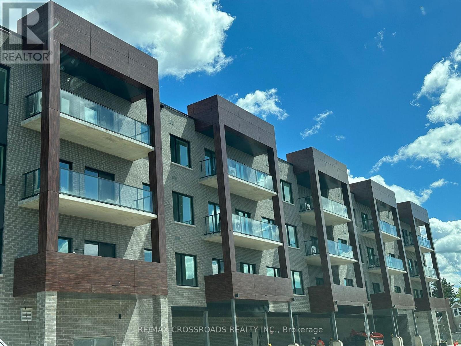 308 - 408 DUNDAS STREET