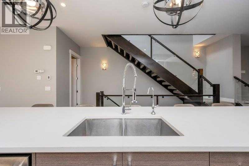 Single Family House for Sale in   Avenue NW Tuxedo Park Calgary 