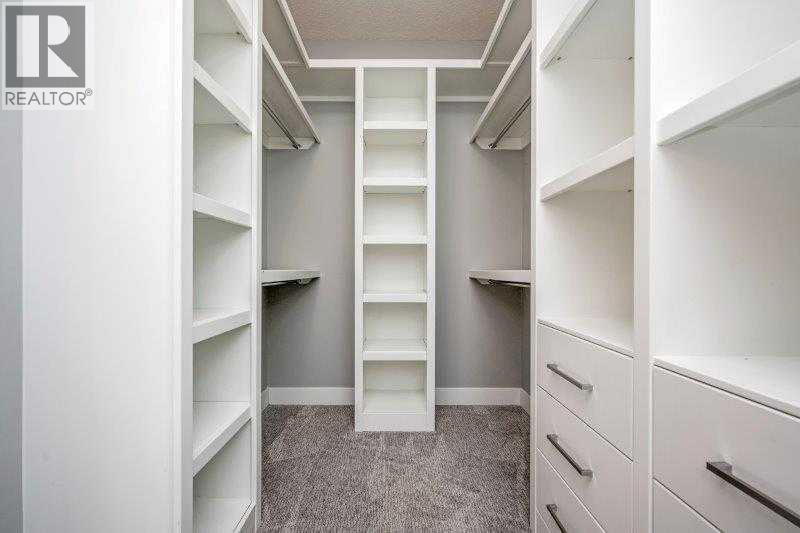 Single Family House for Sale in   Avenue NW Tuxedo Park Calgary 