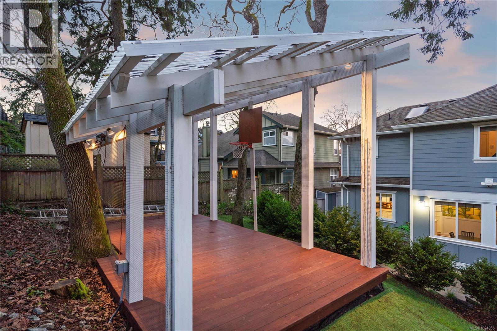  3927 Druce Lane, Saanich