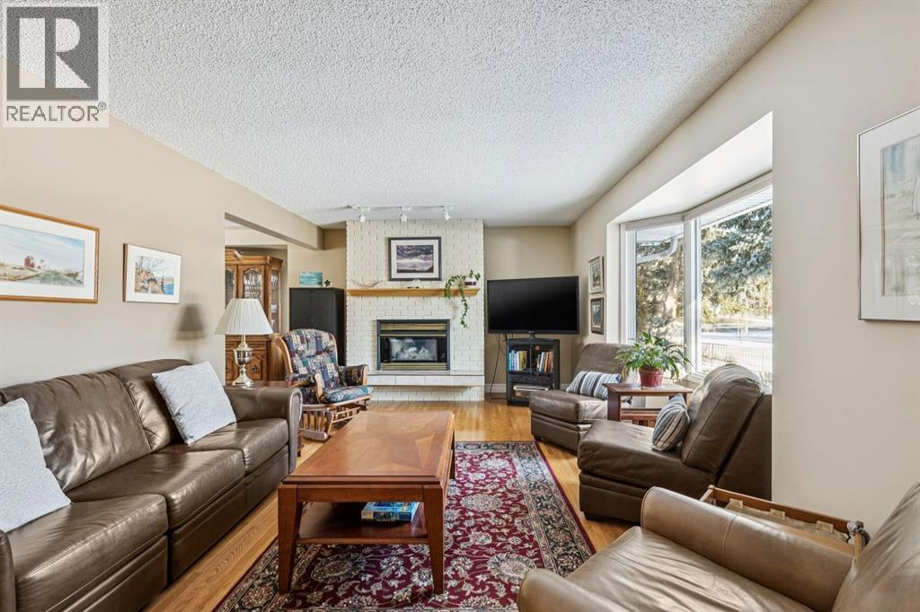 Single Family House for Sale in  Upton Place NW University Heights Calgary 