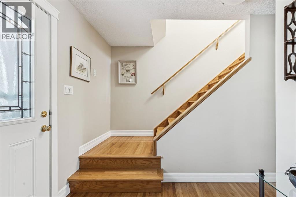 Single Family House for Sale in  Upton Place NW University Heights Calgary 