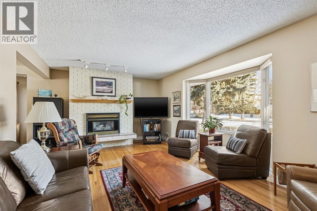 Single Family House for Sale in  Upton Place NW University Heights Calgary 