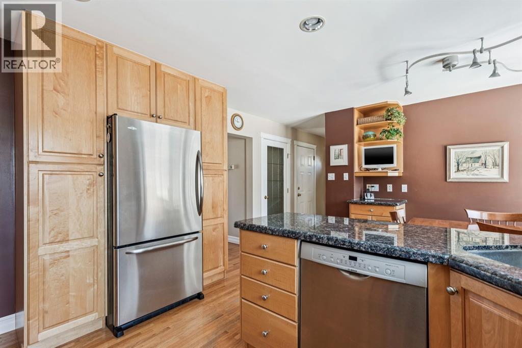 Single Family House for Sale in  Upton Place NW University Heights Calgary 