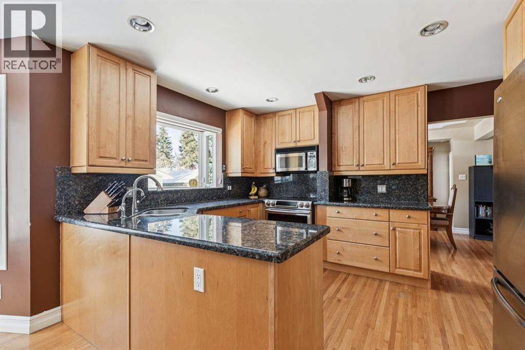 Single Family House for Sale in  Upton Place NW University Heights Calgary 