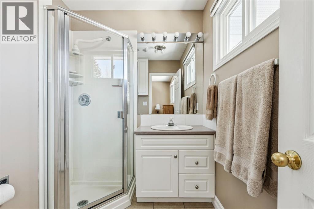 Single Family House for Sale in  Upton Place NW University Heights Calgary 