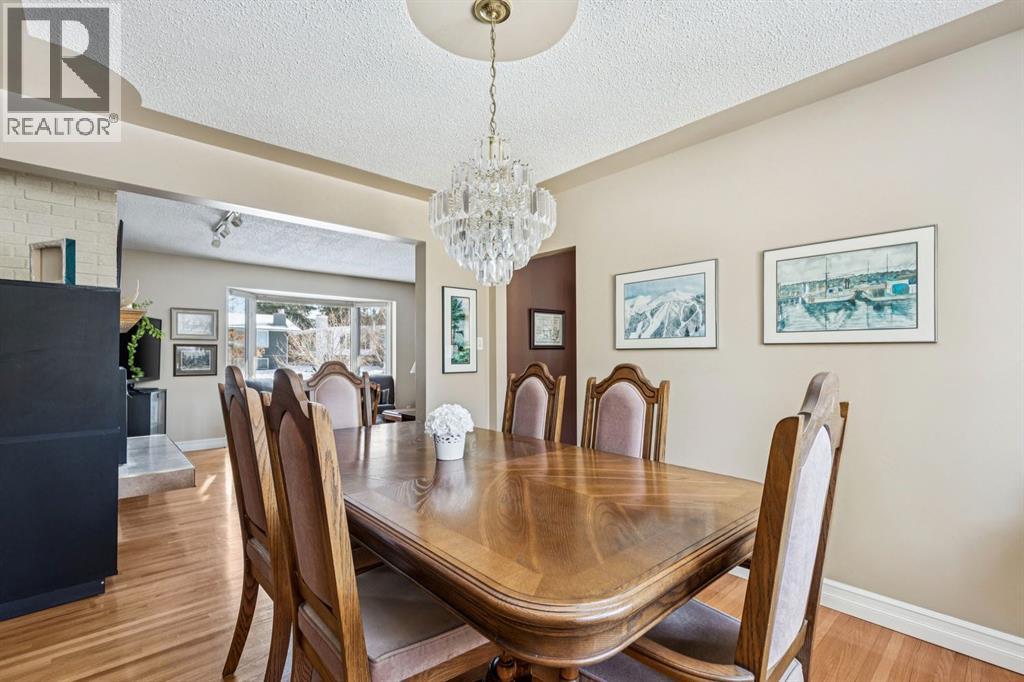 Single Family House for Sale in  Upton Place NW University Heights Calgary 
