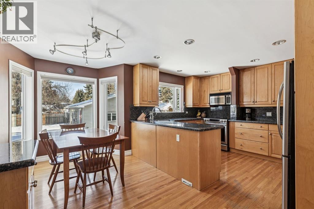 Single Family House for Sale in  Upton Place NW University Heights Calgary 