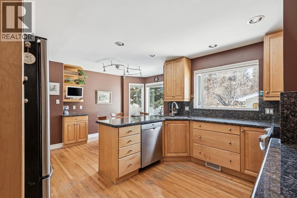 Single Family House for Sale in  Upton Place NW University Heights Calgary 