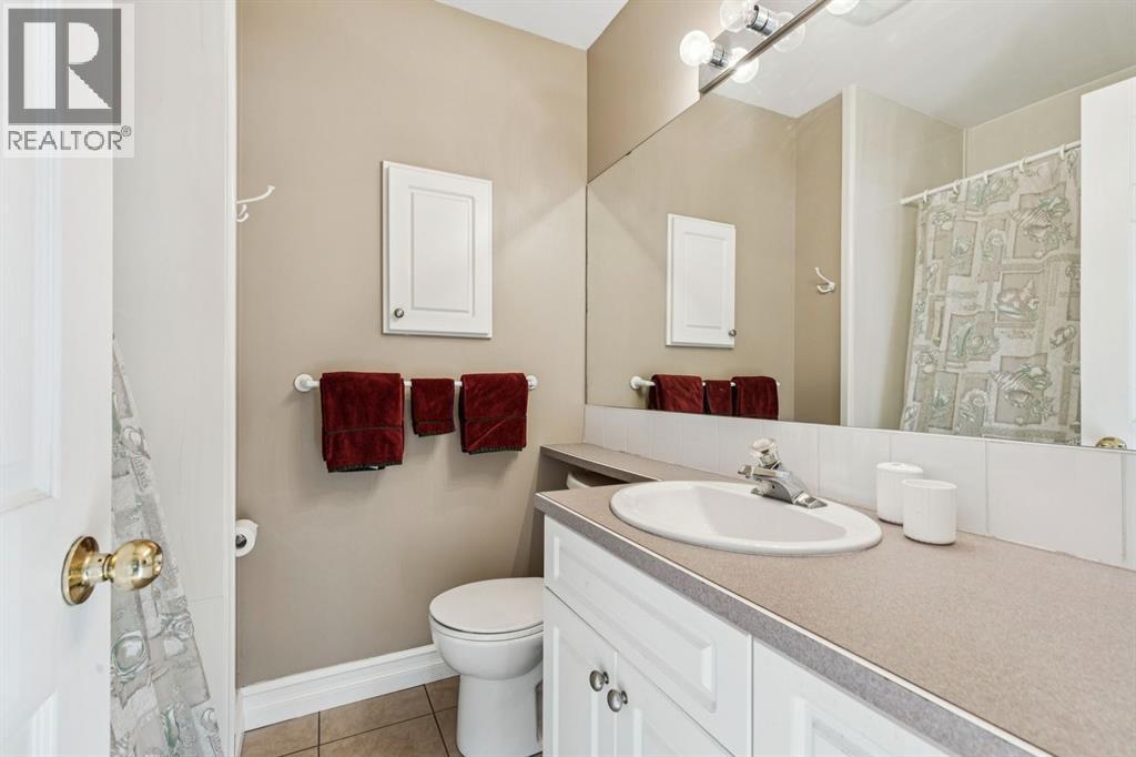 Single Family House for Sale in  Upton Place NW University Heights Calgary 