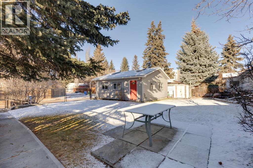 Single Family House for Sale in  Upton Place NW University Heights Calgary 