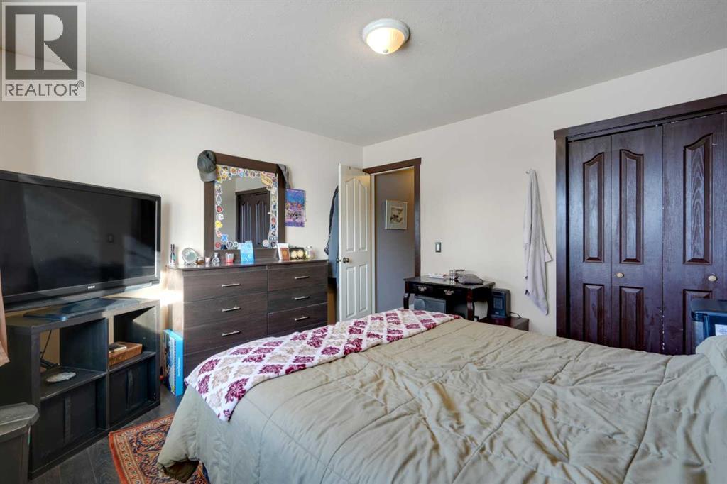 Single Family House Bungalow for Sale in  Pinegreen Close NE Pineridge Calgary 