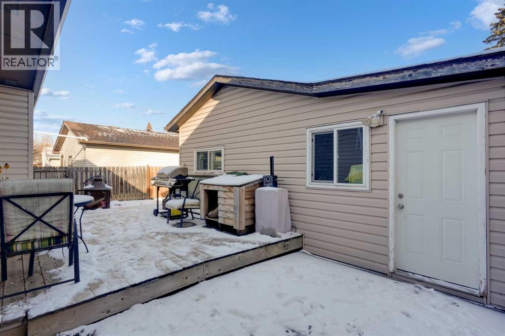 Single Family House Bungalow for Sale in  Pinegreen Close NE Pineridge Calgary 