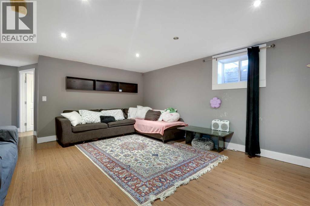 Single Family House Bungalow for Sale in  Pinegreen Close NE Pineridge Calgary 