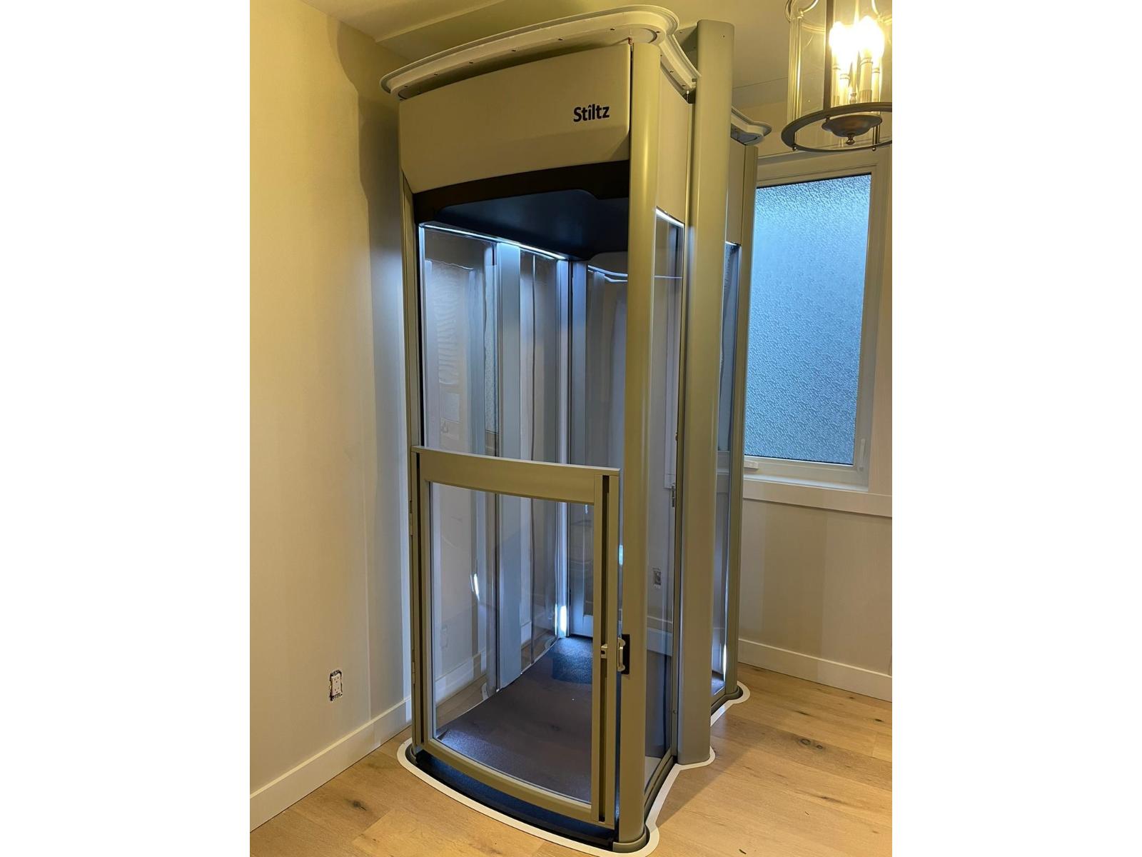 932 ASH STREET, White Rock