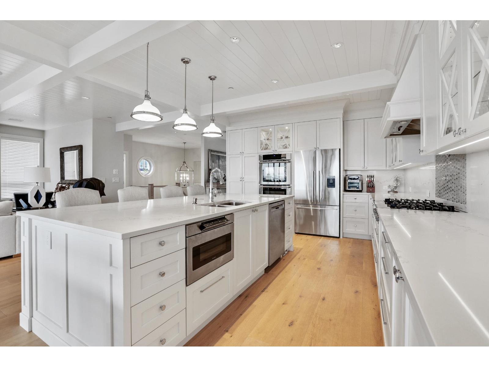 932 ASH STREET, White Rock