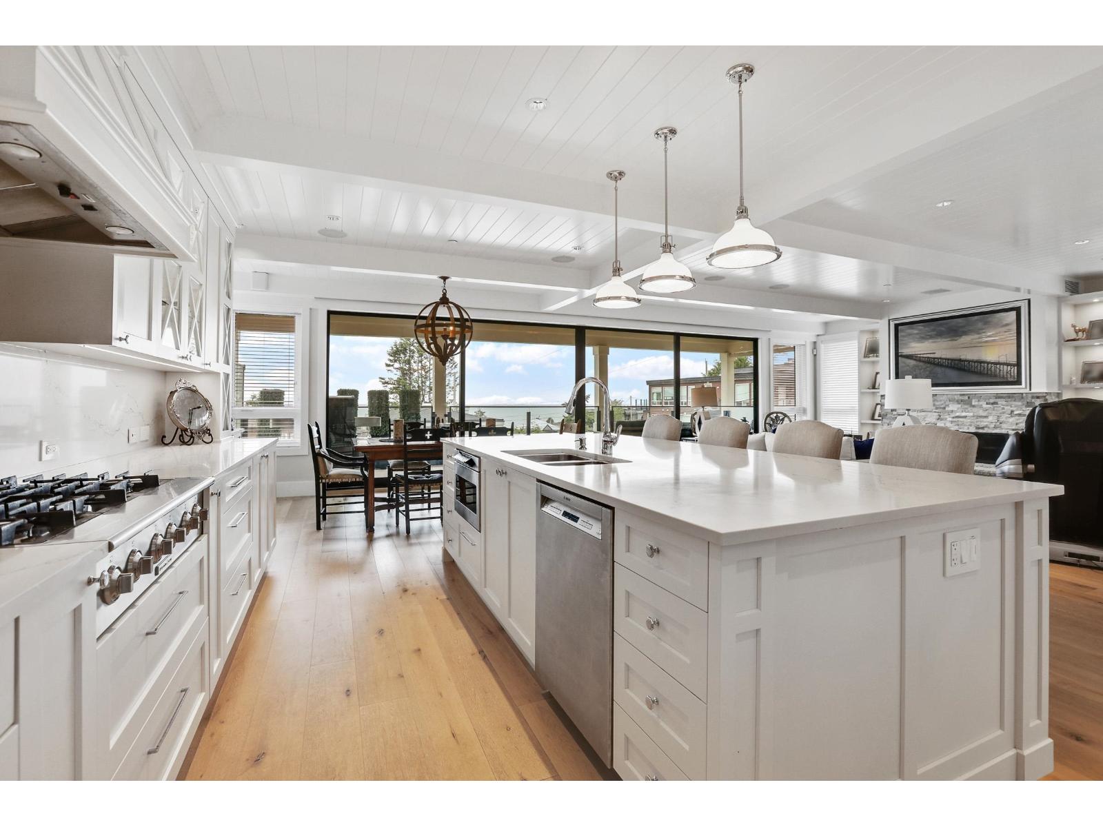 932 ASH STREET, White Rock