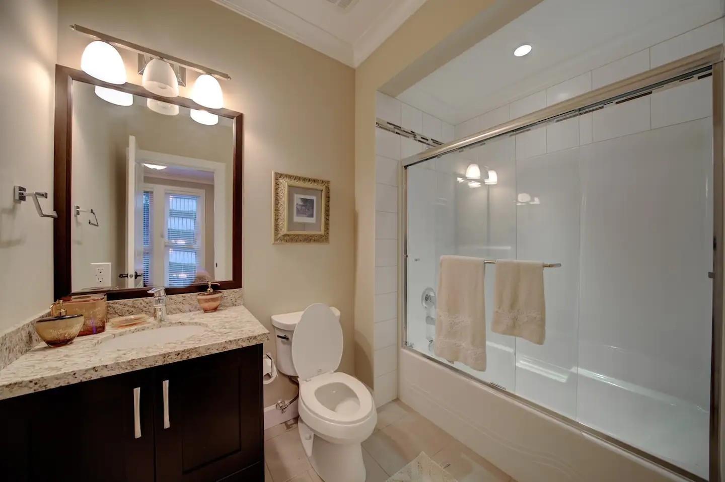 932 ASH STREET, White Rock