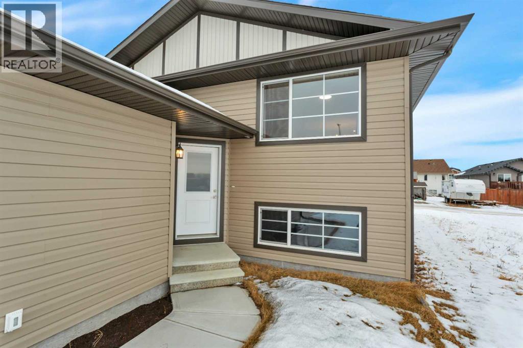 4424 53 Street - Photo 5 of 40, Rocky Mountain House, Alberta