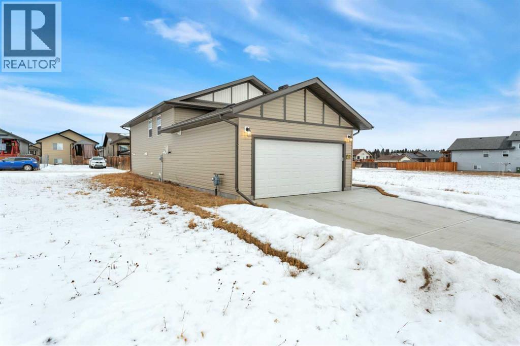 4424 53 Street - Photo 2 of 40, Rocky Mountain House, Alberta