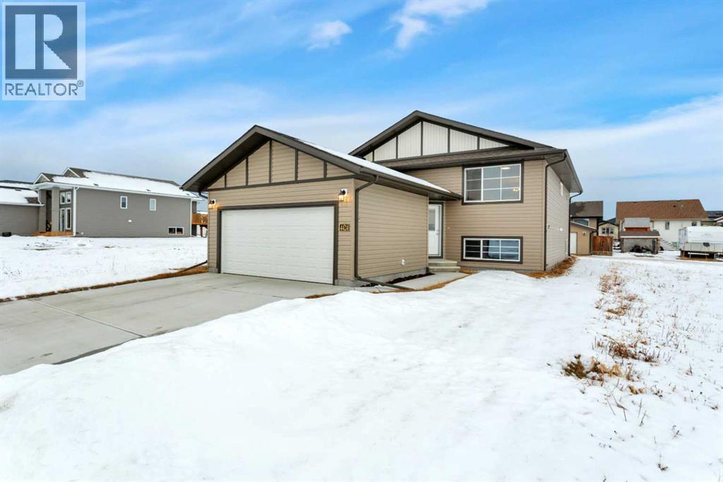 4424 53 Street - Photo 3 of 40, Rocky Mountain House, Alberta