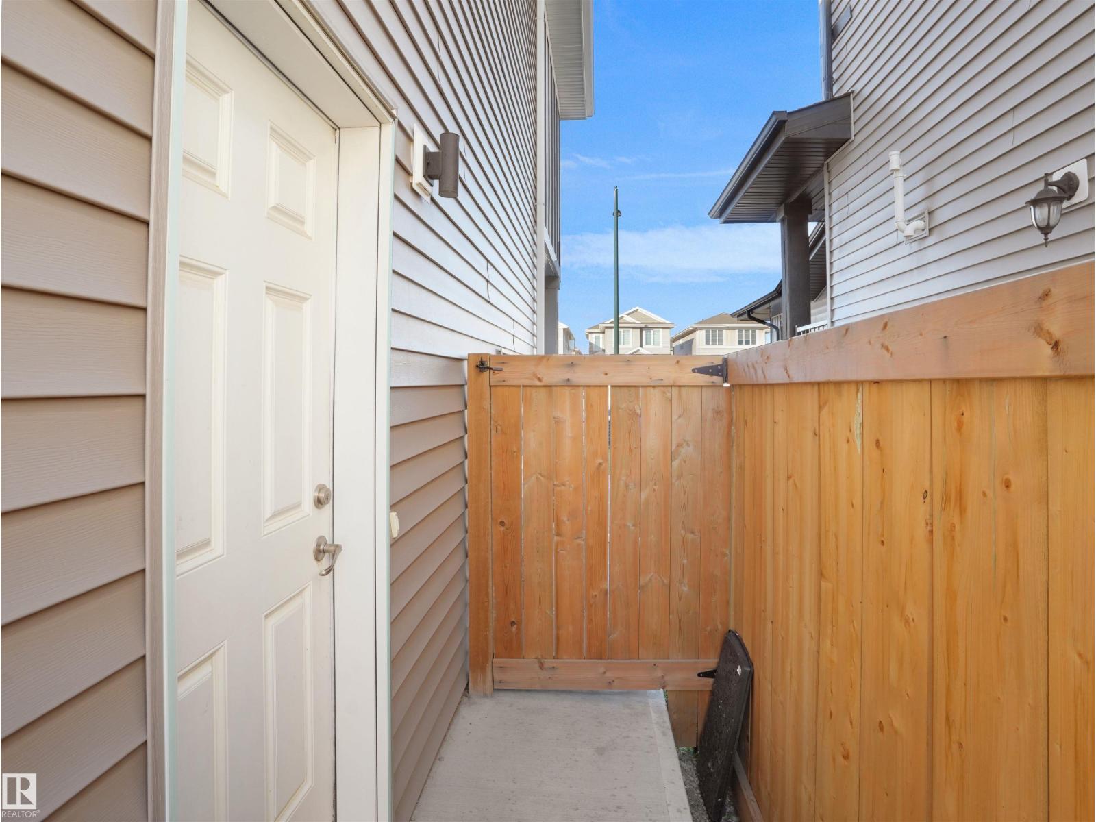 207 41 AV NW - 4
