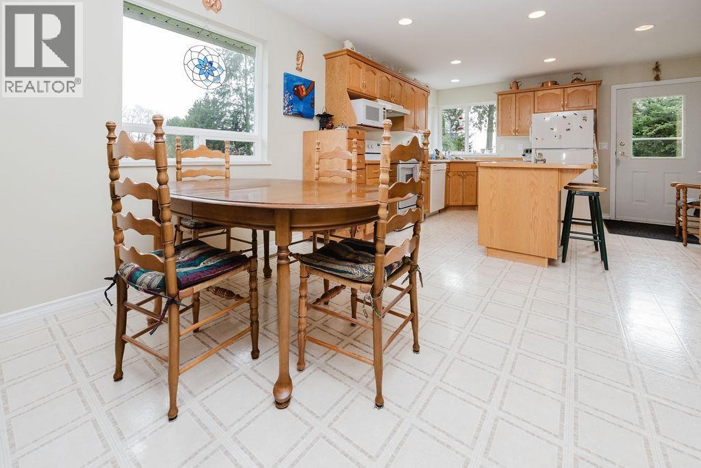 5809 ANCHOR ROAD, Sechelt