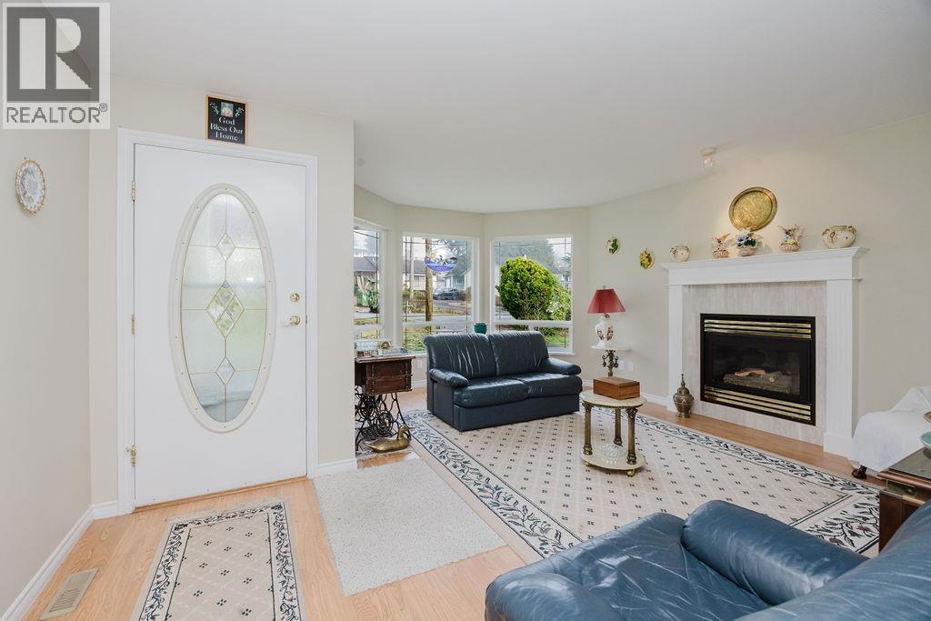 5809 ANCHOR ROAD, Sechelt