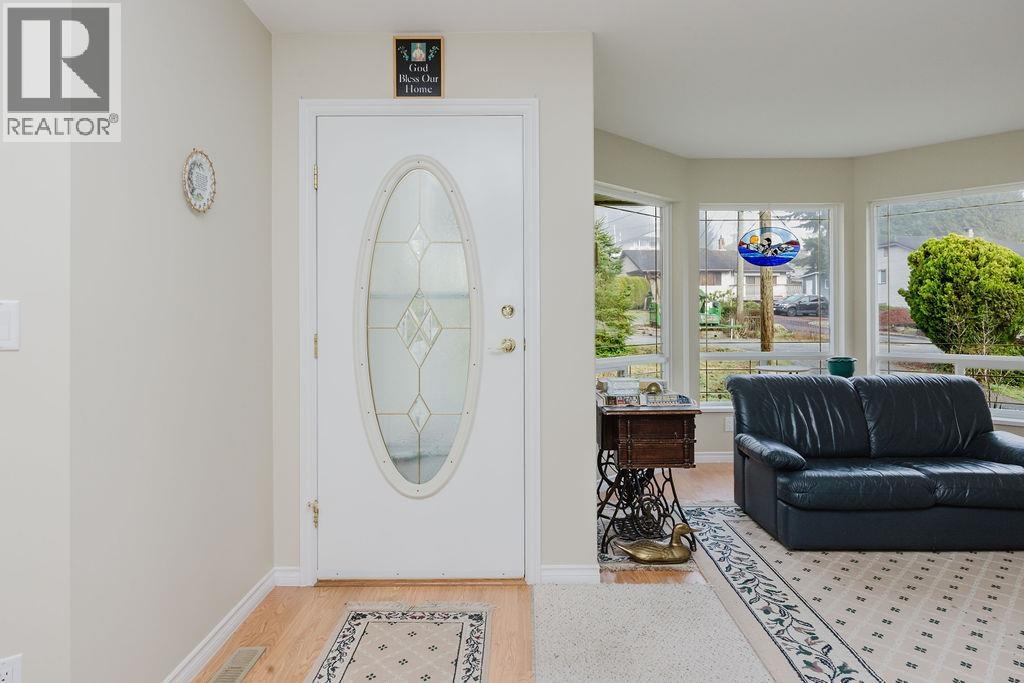 5809 ANCHOR ROAD, Sechelt