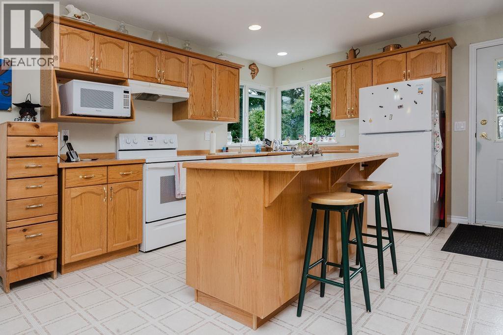 5809 ANCHOR ROAD, Sechelt