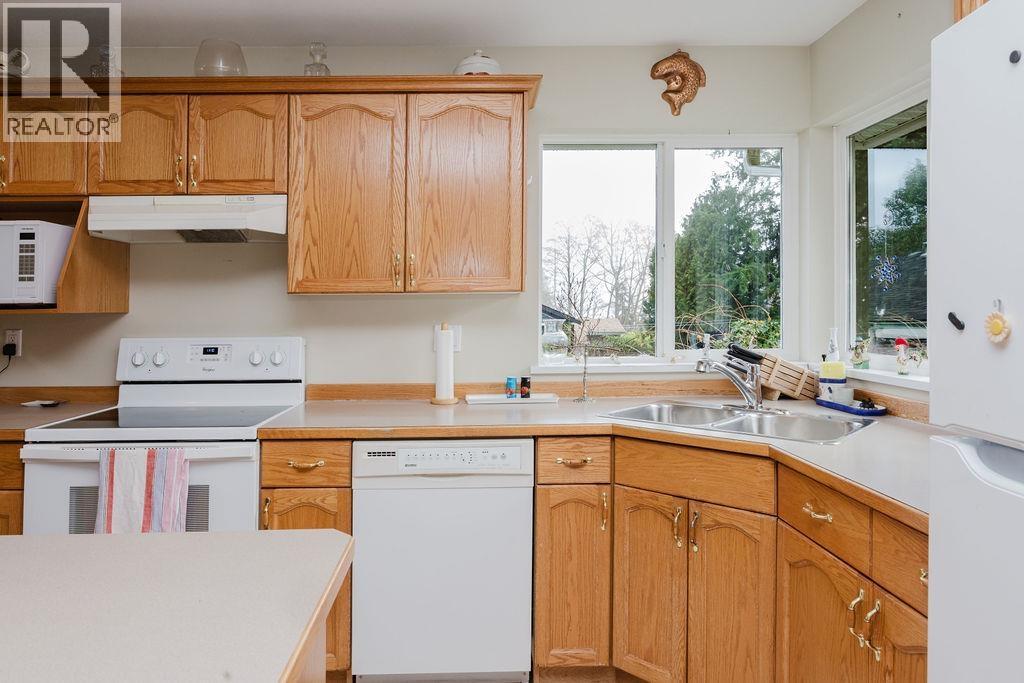 5809 ANCHOR ROAD, Sechelt