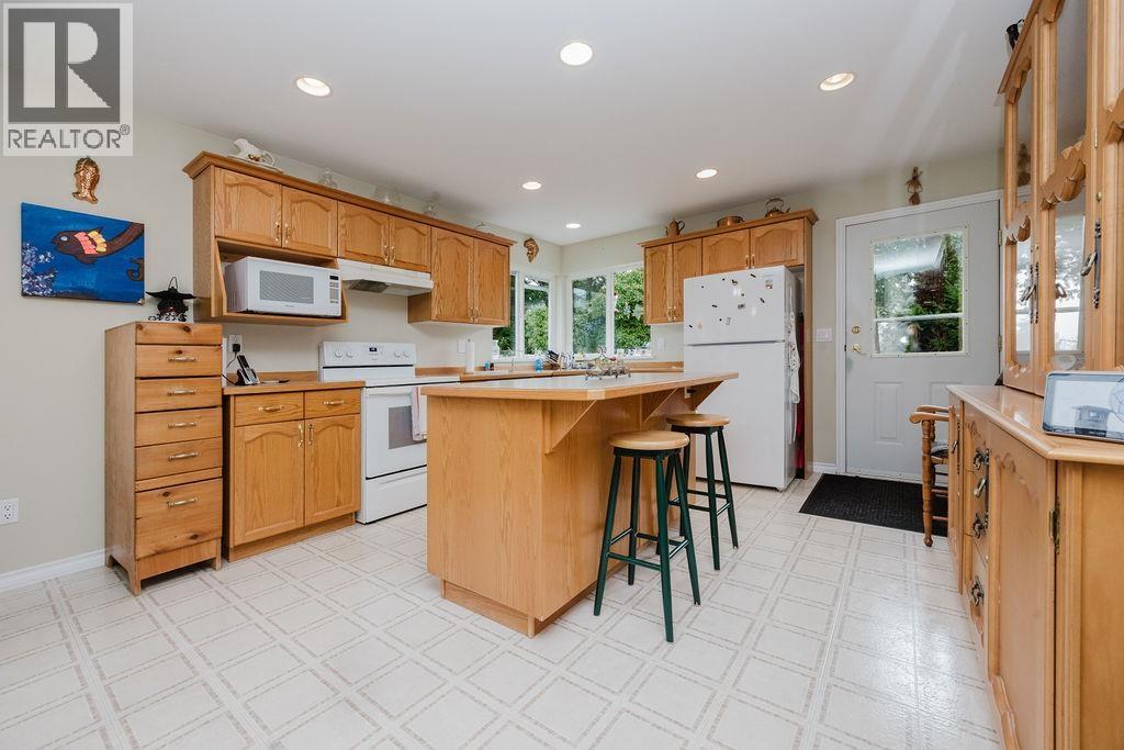 5809 ANCHOR ROAD, Sechelt