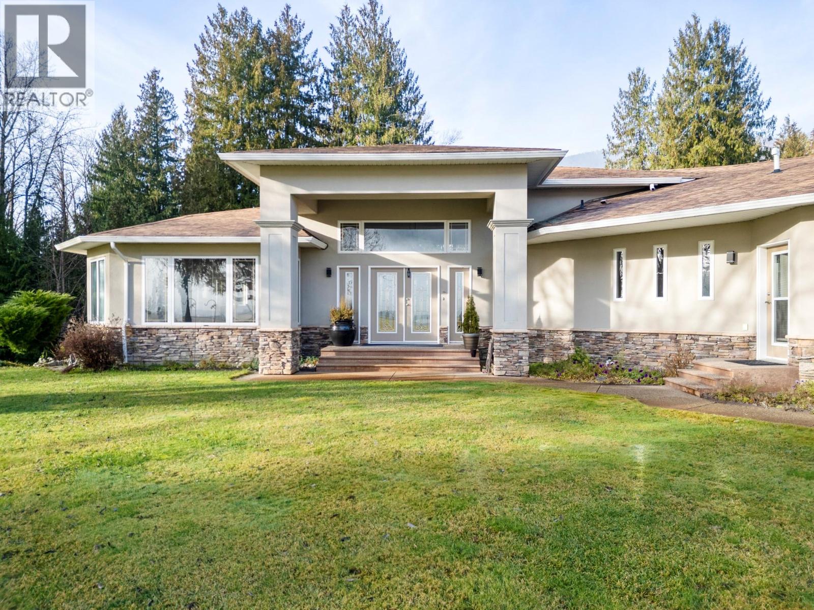 1200 Trans Canada Highway, Sicamous