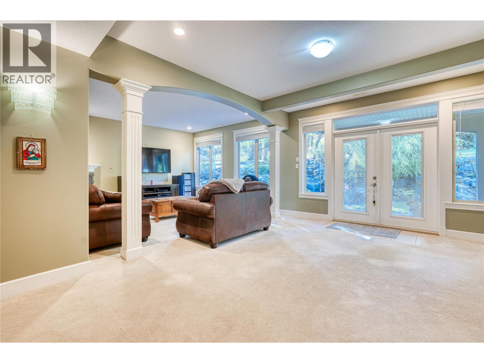 30 40 Kestrel Place, Vernon