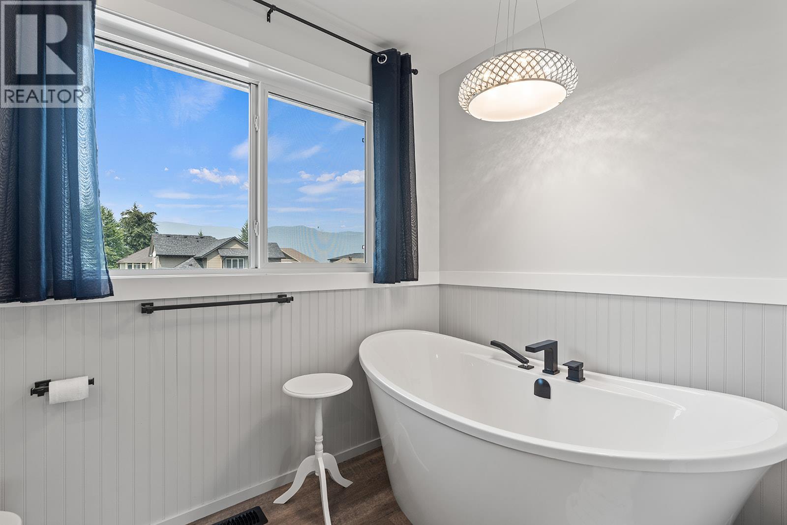 1 1441 20 Avenue Southeast, Salmon Arm