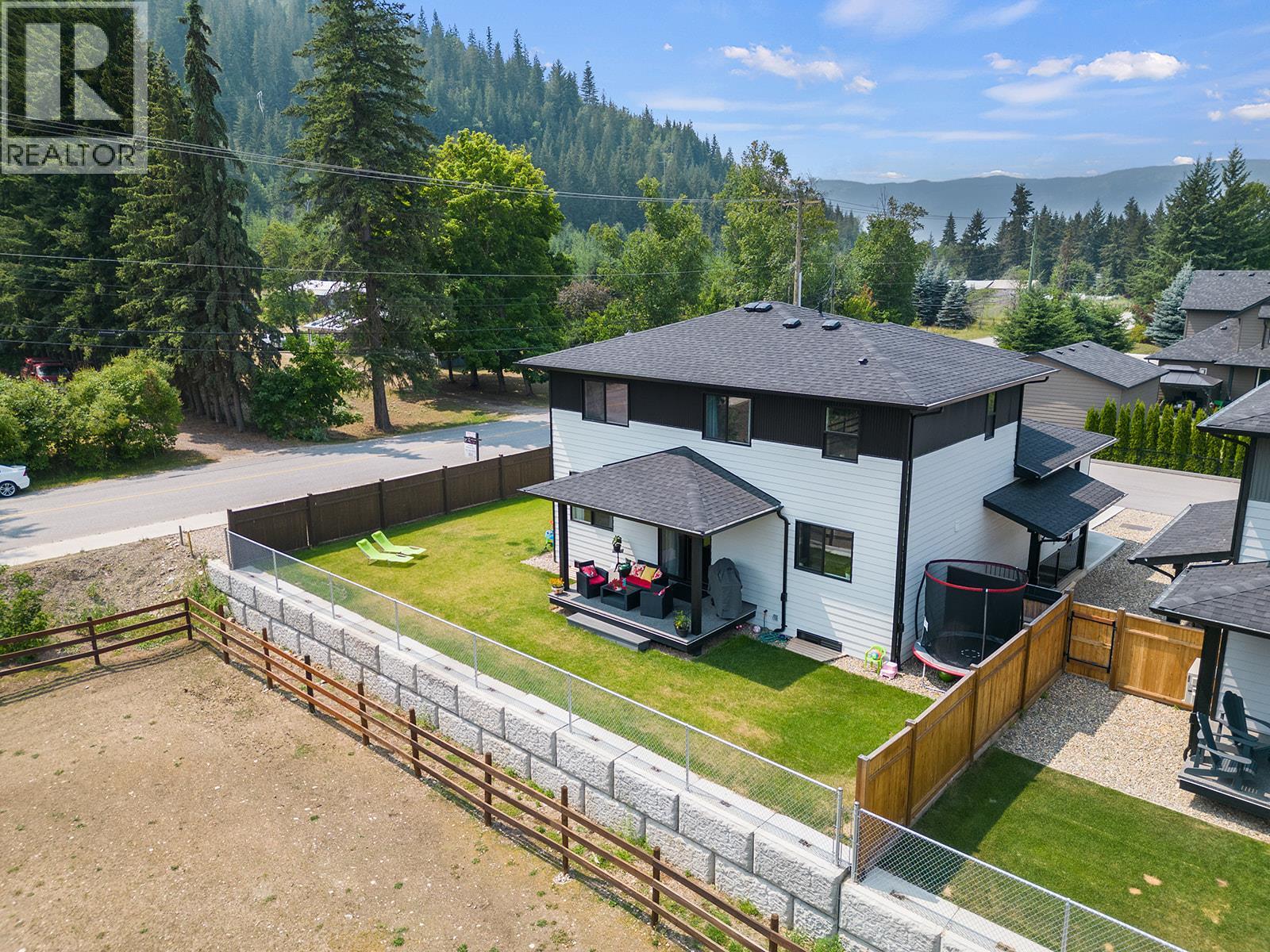 1 1441 20 Avenue Southeast, Salmon Arm