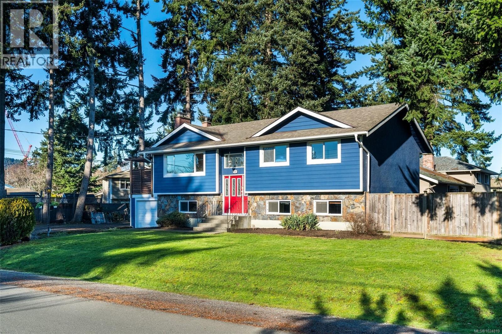 2424 Marlene Dr, Colwood