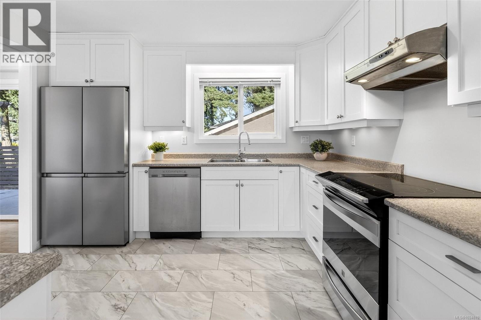 2424 Marlene Dr, Colwood