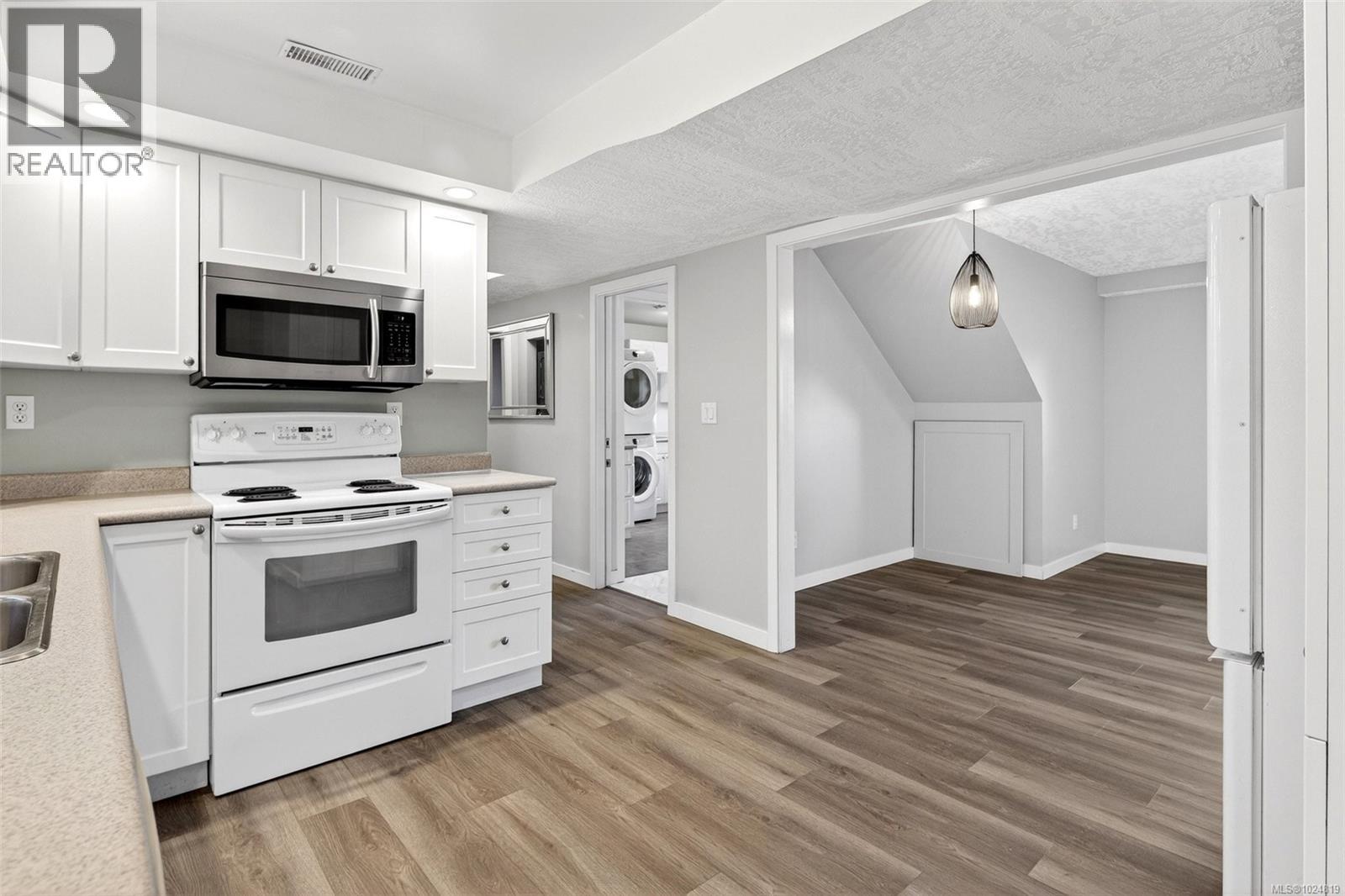 2424 Marlene Dr, Colwood