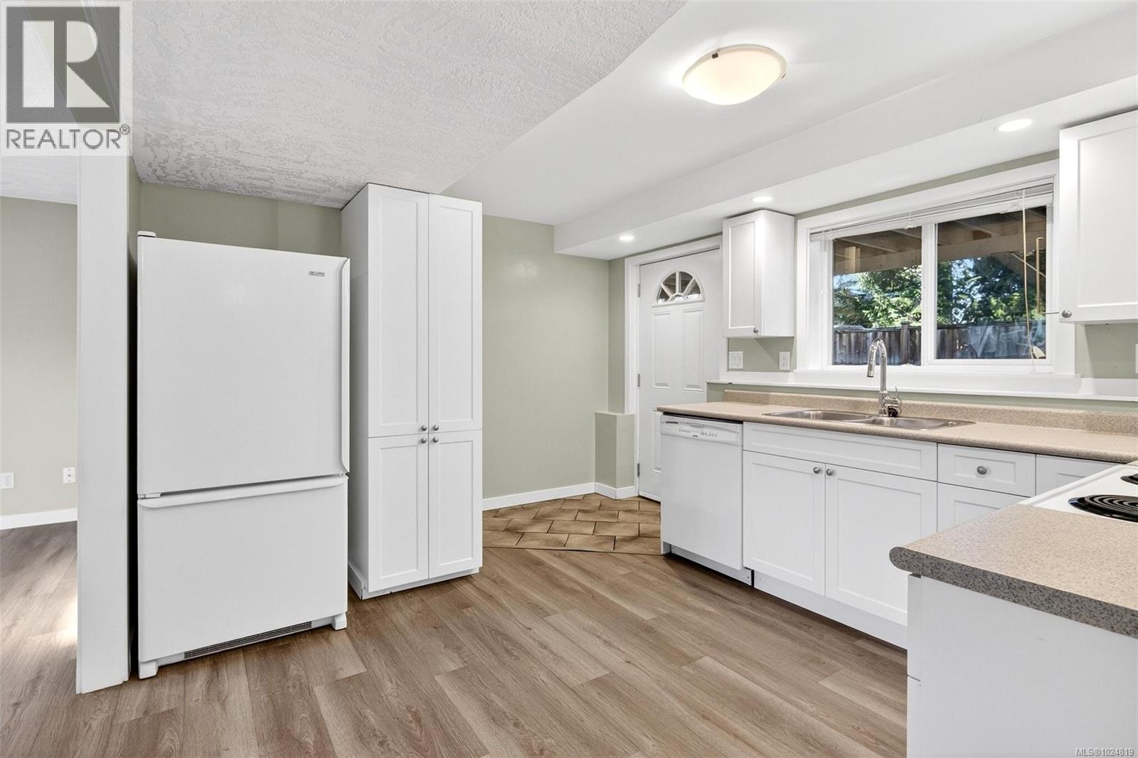 2424 Marlene Dr, Colwood