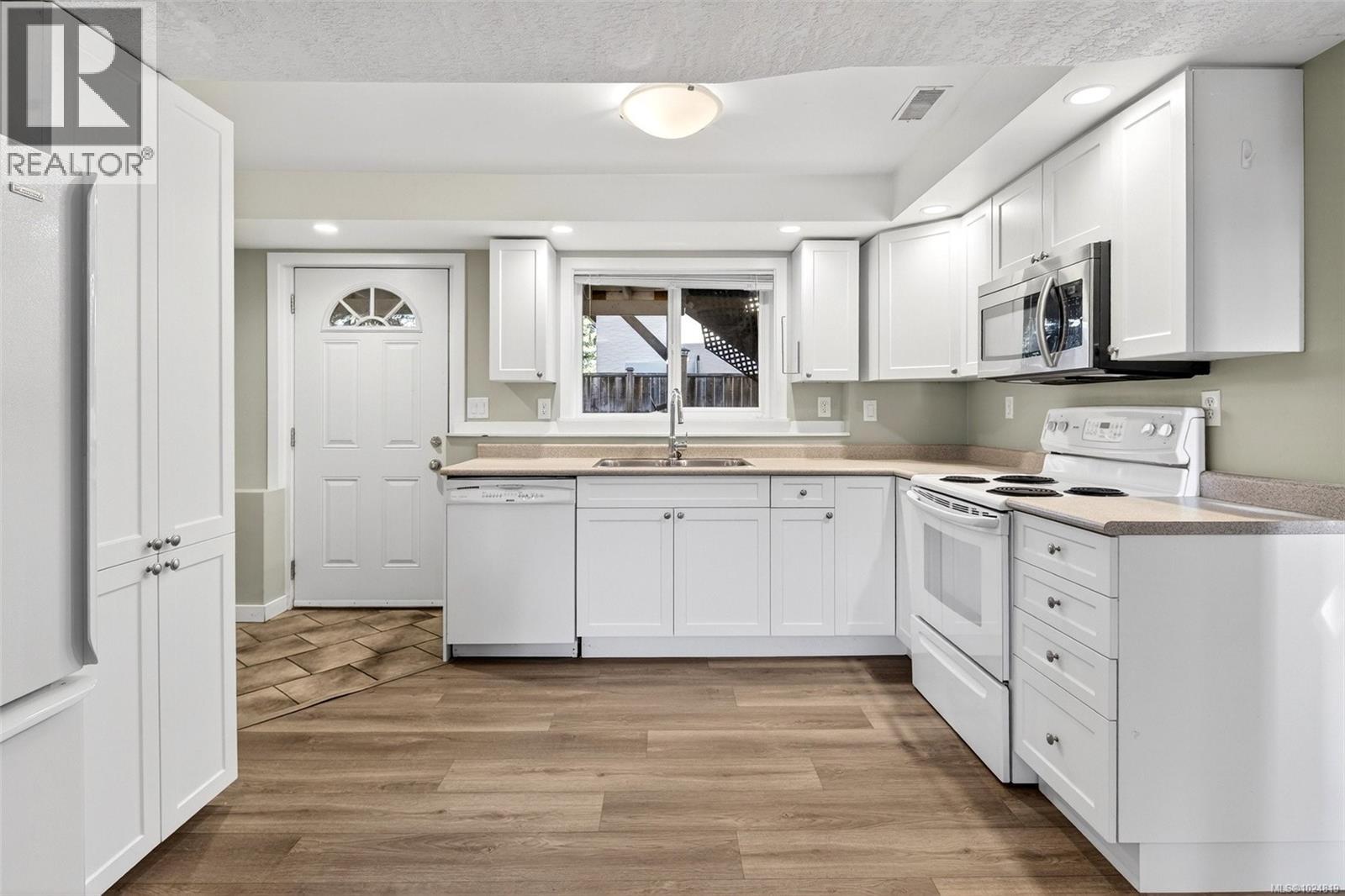 2424 Marlene Dr, Colwood