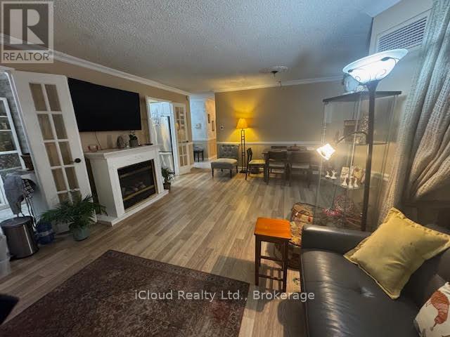 #1605 50 ELM DRIVE E - 16