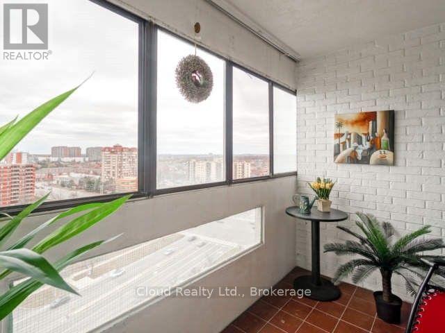 #1605 50 ELM DRIVE E - 8