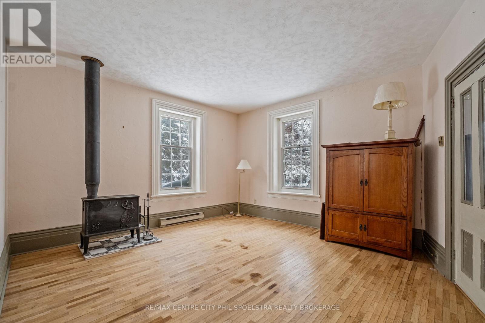 8548 WELLINGTON ROAD Property Photo