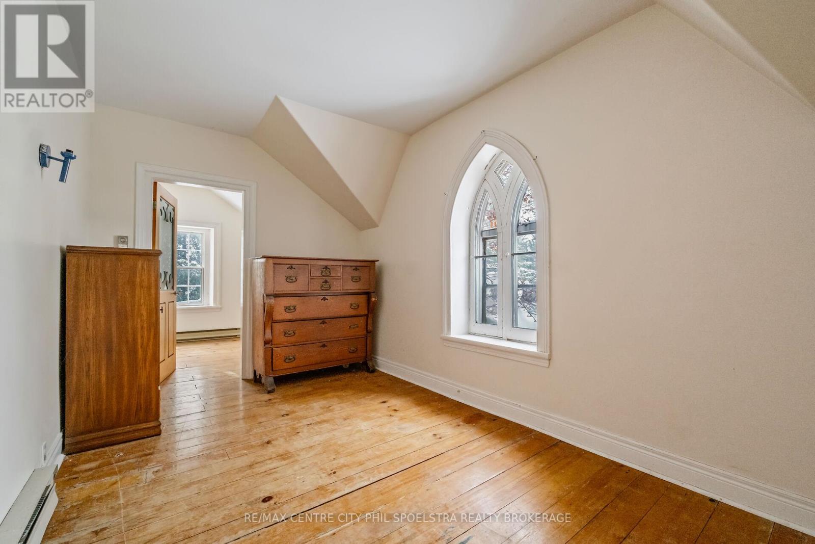 8548 WELLINGTON ROAD Property Photo