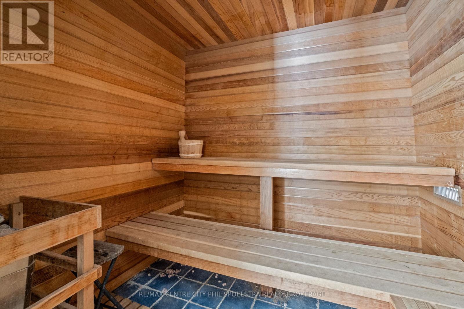 8548 WELLINGTON ROAD Property Photo