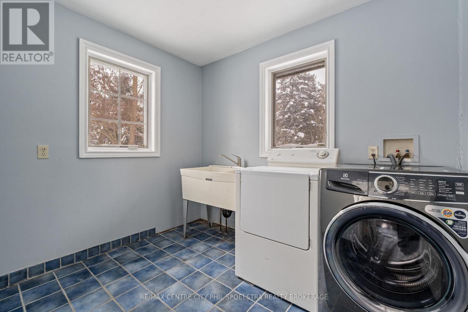 8548 WELLINGTON ROAD Property Photo